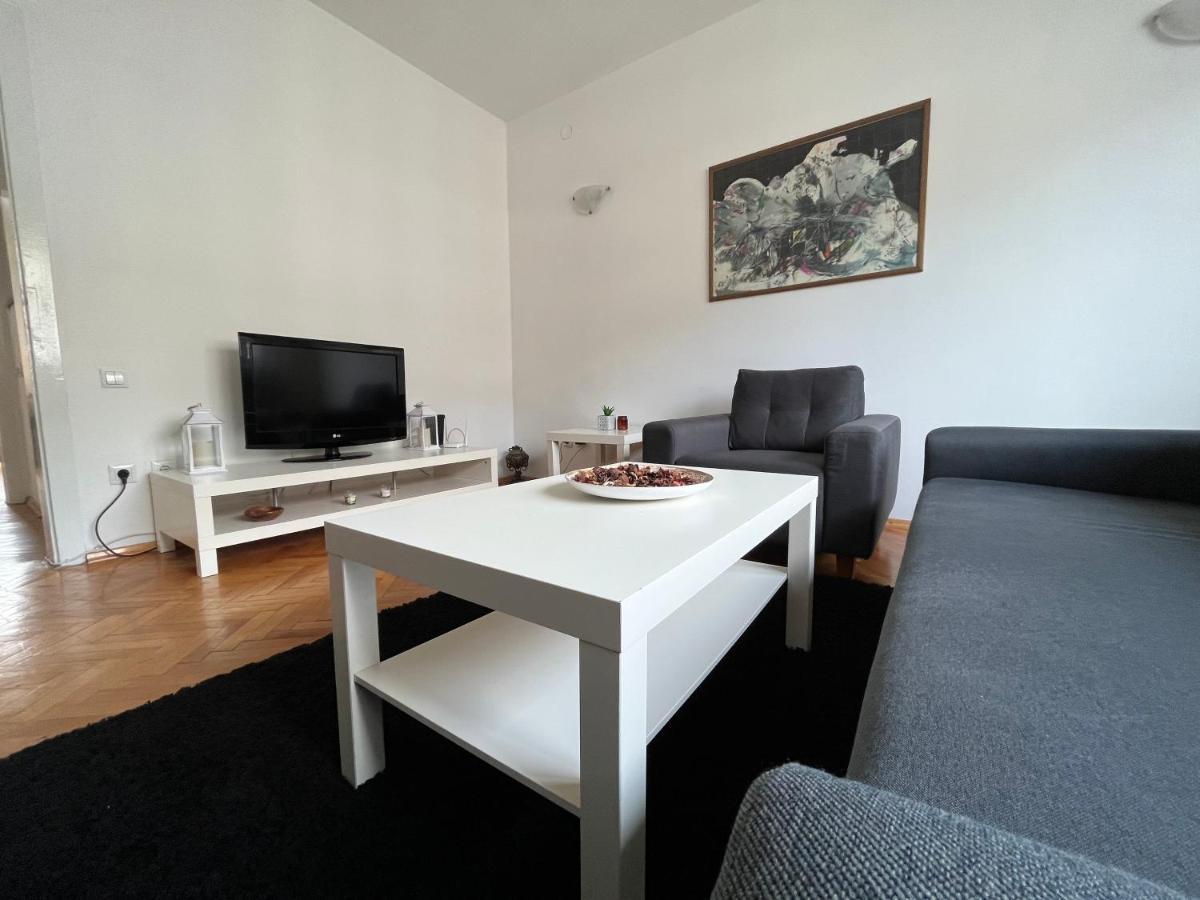 M - Square Private Rooms 斯科普里 外观 照片