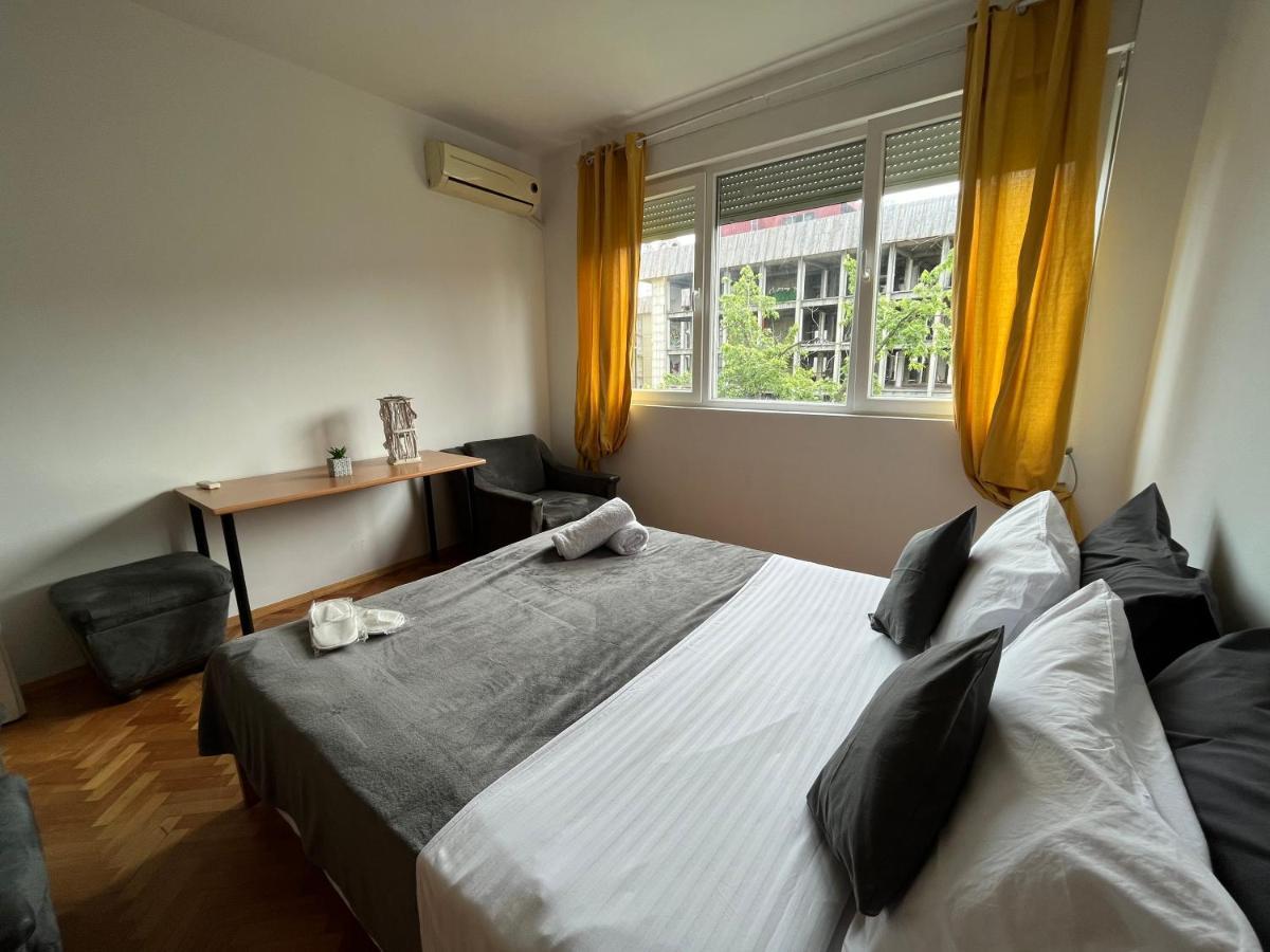 M - Square Private Rooms 斯科普里 外观 照片