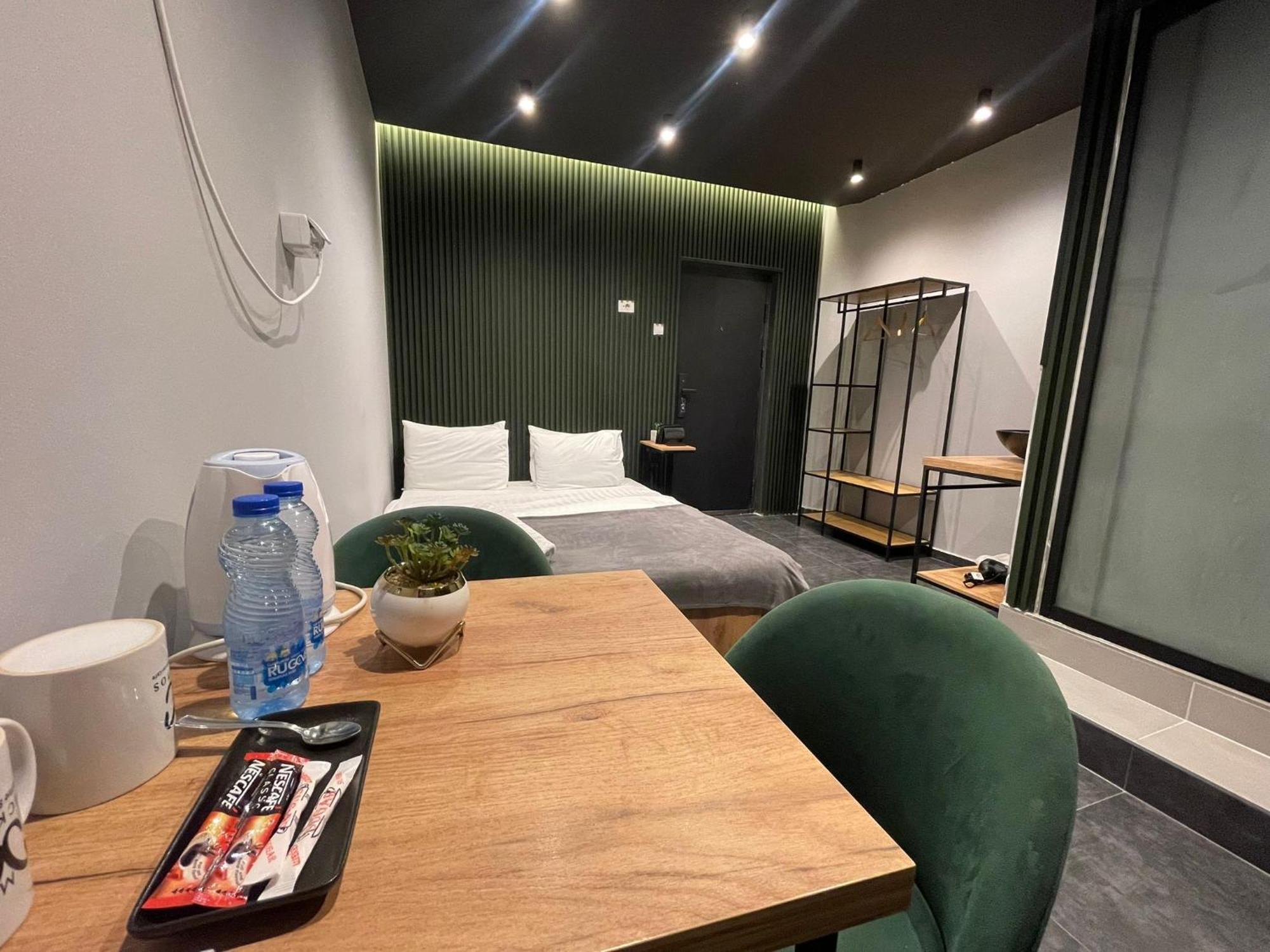 M - Square Private Rooms 斯科普里 客房 照片