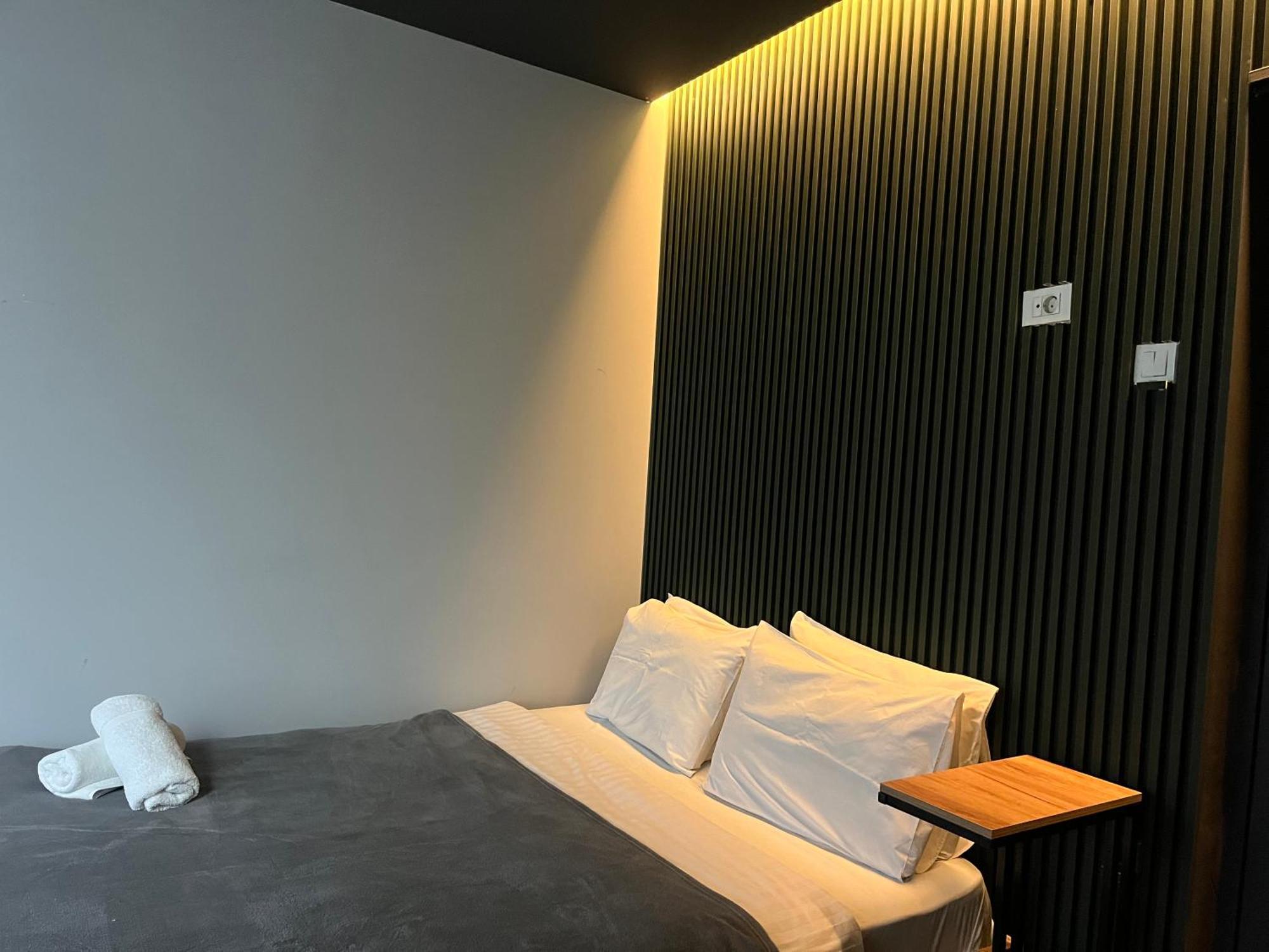 M - Square Private Rooms 斯科普里 客房 照片